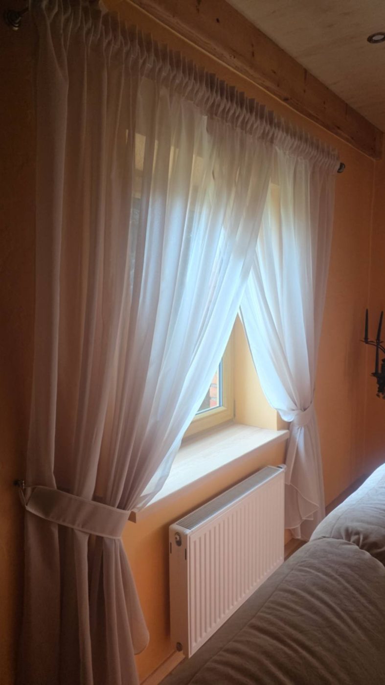 Tiulis su parišimu vakaro šviesoje