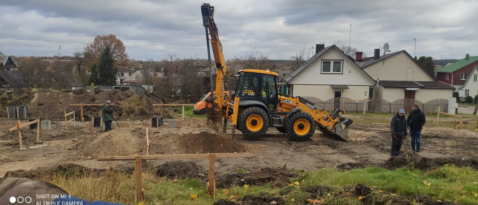 Ekskavatorinis krautuvas JCB 4CX objekte